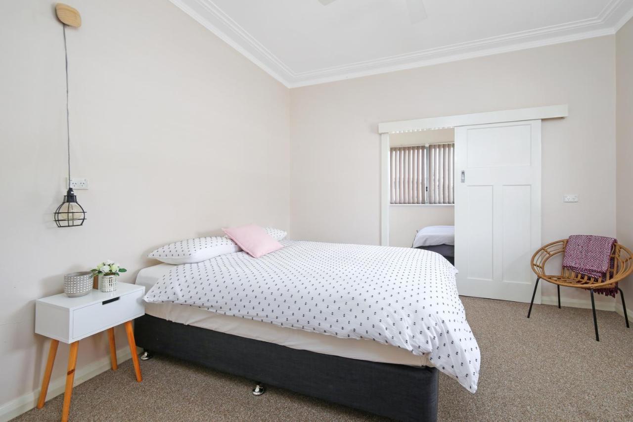 King'S Park Villa Тамуърт Екстериор снимка